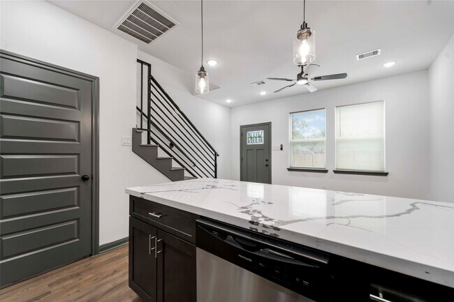 Building Photo - 7987 Chateau St