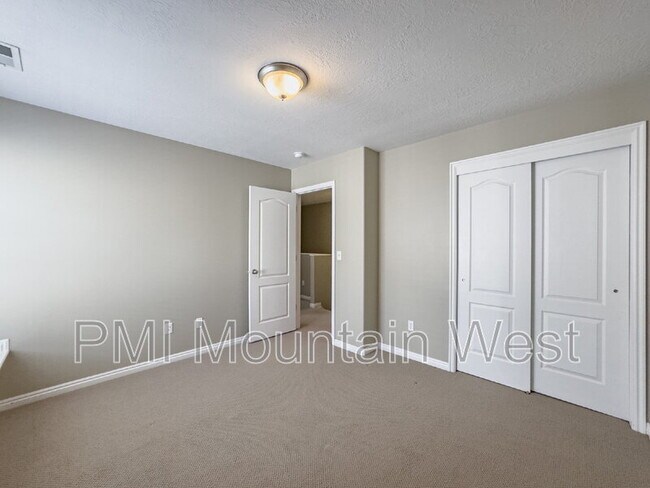 Building Photo - 948 Chelsea Ln