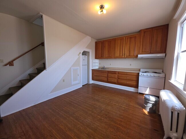 Building Photo - 6215 Ventnor Ave