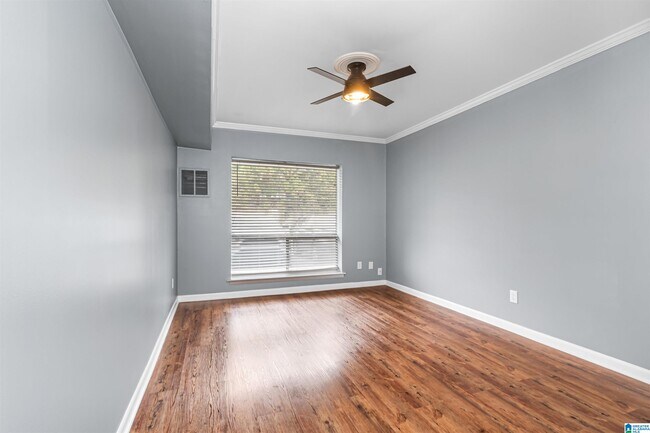 Building Photo - 5757 Hanover Cir