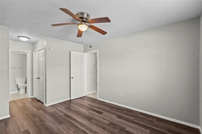 Building Photo - 2202 16th Ave N