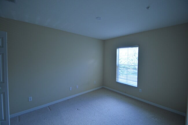 Building Photo - ALTAMONTE SPRINGS: 2 Story Townhouse, 3 bed/2.5 Bath, 1 Car Garage