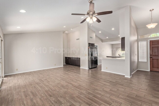 Building Photo - 2381 W Redwood Dr