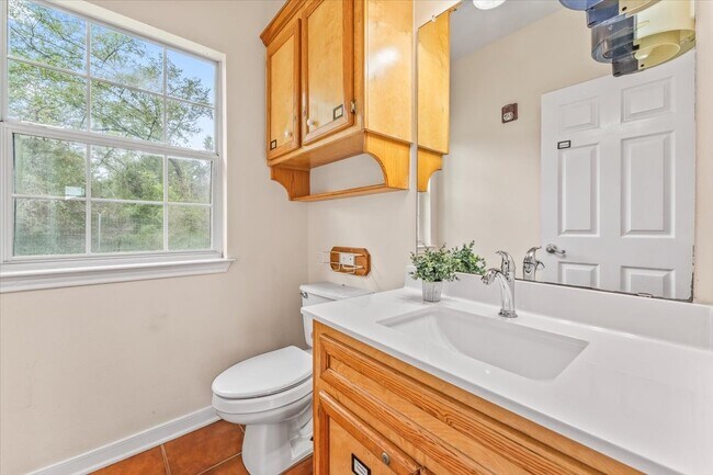 Building Photo - 10 Lowery Ln