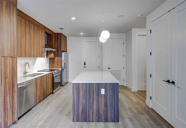 Building Photo - 1701 Simond Ave Ave