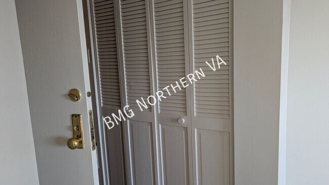 Building Photo - 5340 Holmes Run Pkwy