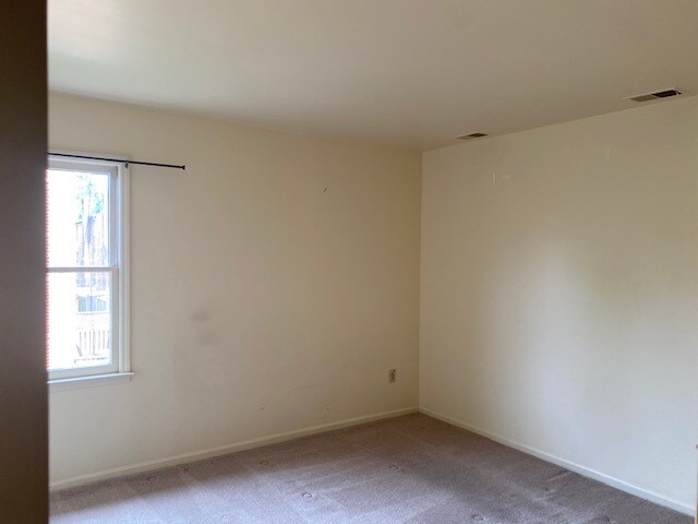 Building Photo - 1117A N Vernon St