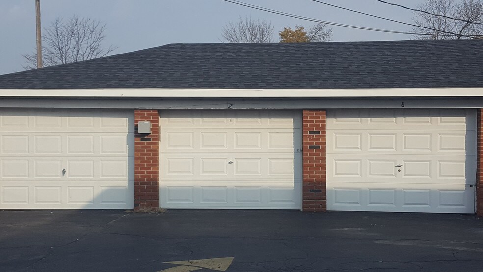 Garages - Fountainview West