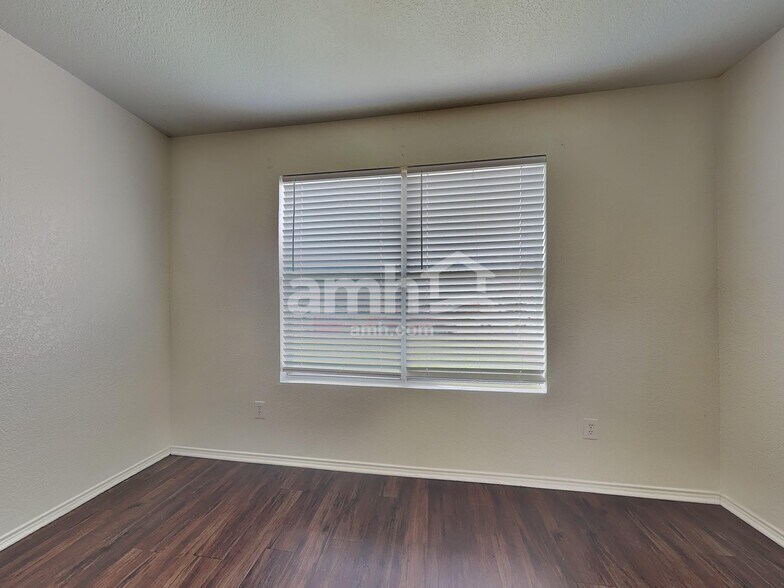 Building Photo - 8528 Hawkview Dr