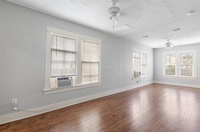 Building Photo - 714 44th St