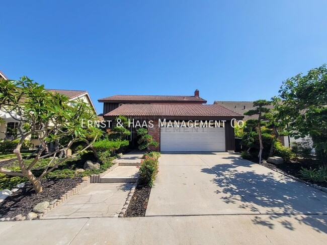 Primary Photo - Beautiful 4 Bedroom 2.5 Bath Executive Hom...