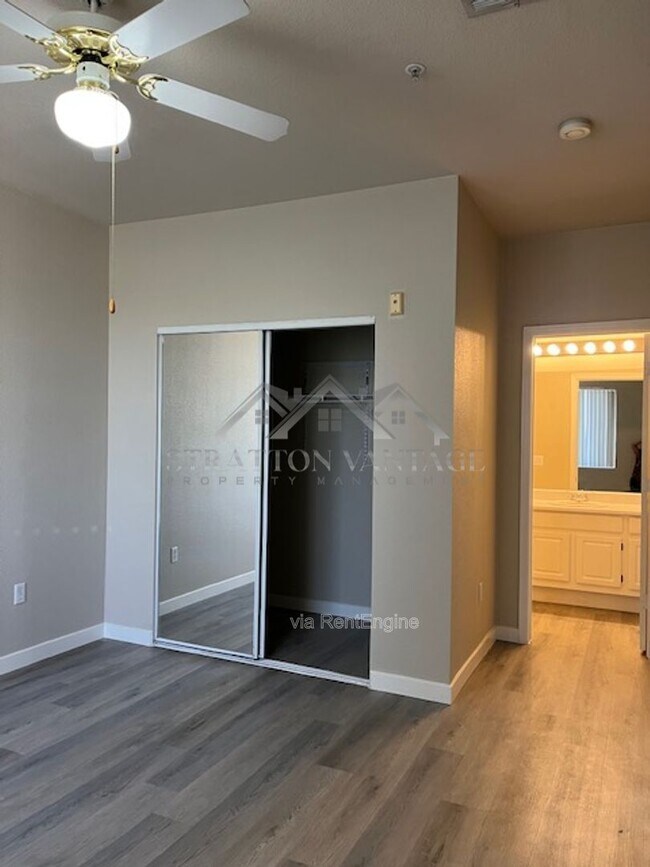 Building Photo - 5401 E Van Buren St