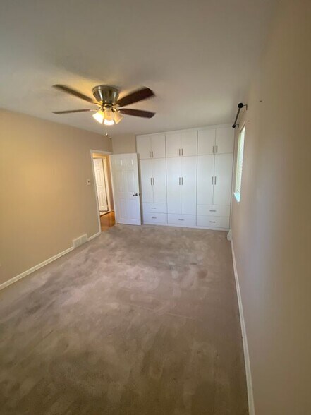 Building Photo - 10860 Parlin Terrace