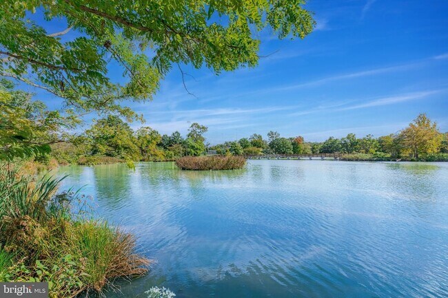 Building Photo - 5108 English Terrace