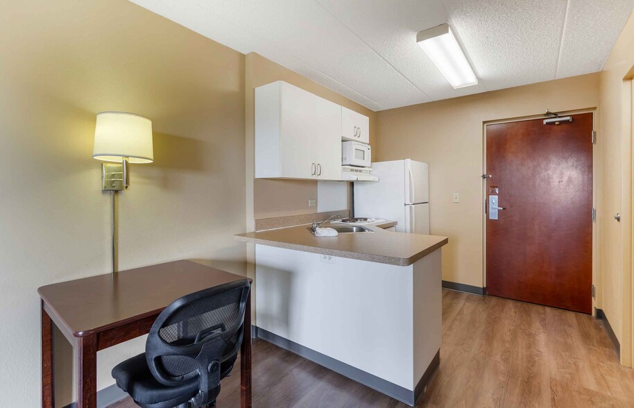 Building Photo - Furnished Studio-Chicago - Elmhurst -O'Hare