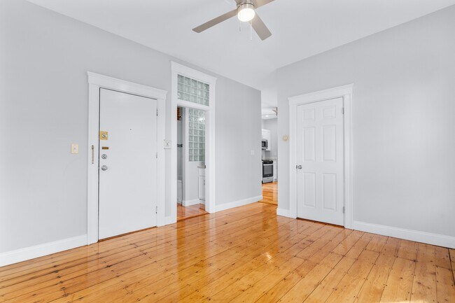 Building Photo - 106 L St