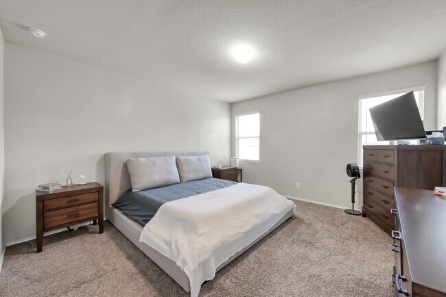 Building Photo - 2315 Strong Horse Dr