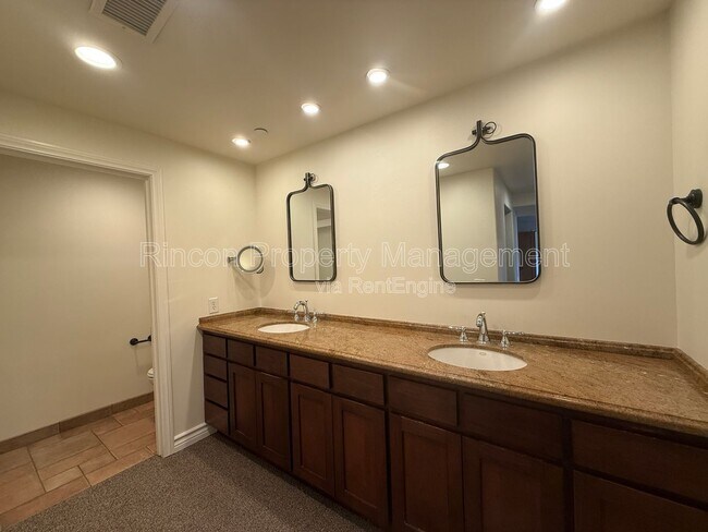 Building Photo - 2166 Palomar Ave