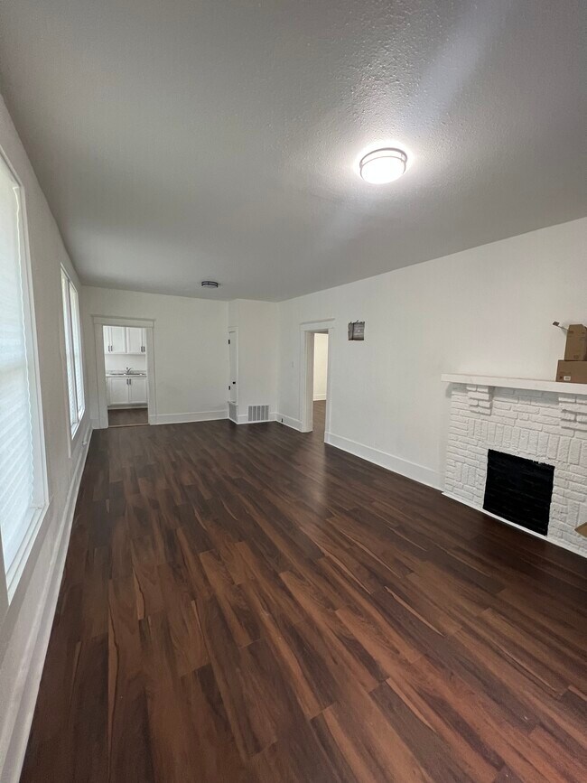 Building Photo - 1113 E Trigg Ave