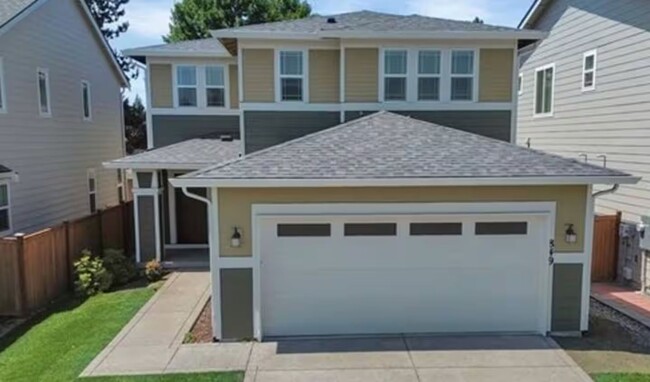 Building Photo - 5 Bedroom / 3 Bath Home with Fully Fenced ...