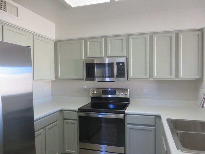 Building Photo - 8370 W Melinda Ln