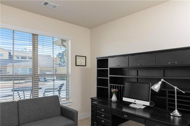 Building Photo - Pristine gated community single story home...