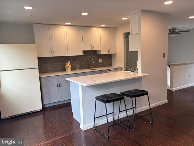 Building Photo - 25936 Largo Ct