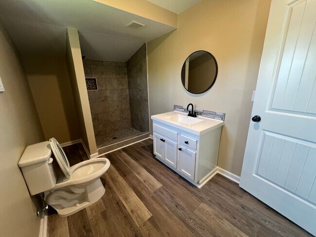 Building Photo - 3 bedroom 2 bathroom off Lurleen Blvd. in Northport