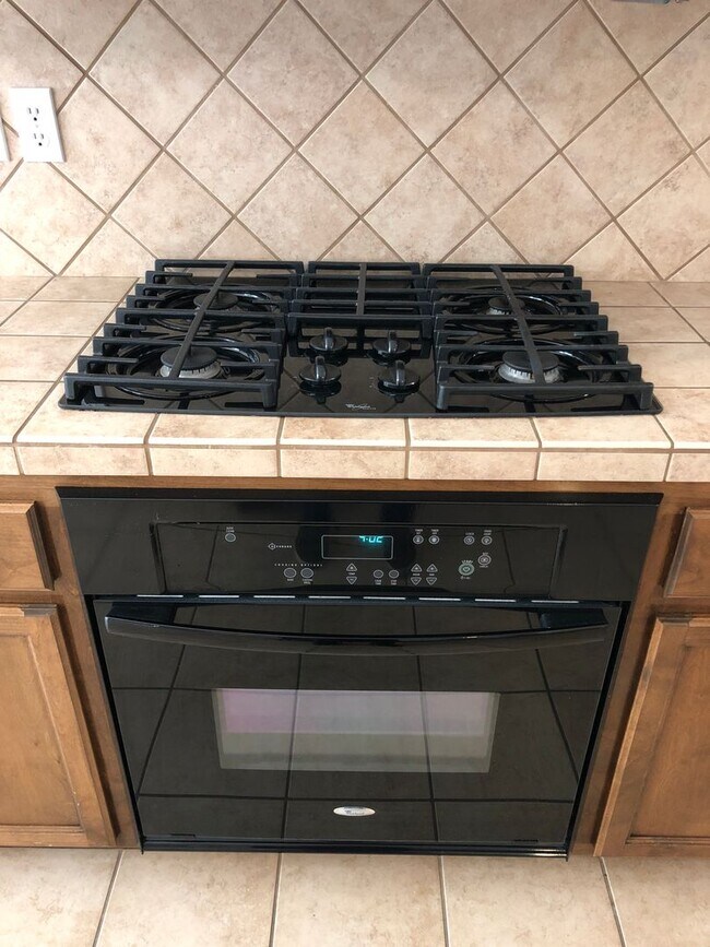 Building Photo - Available Now - Well-Maintained Home for Rent