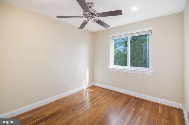 Building Photo - 320 Wesmond Dr