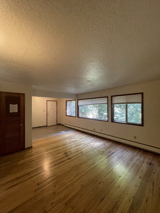 Building Photo - Charming 1-Bedroom Apartment with a Comfortable Layout