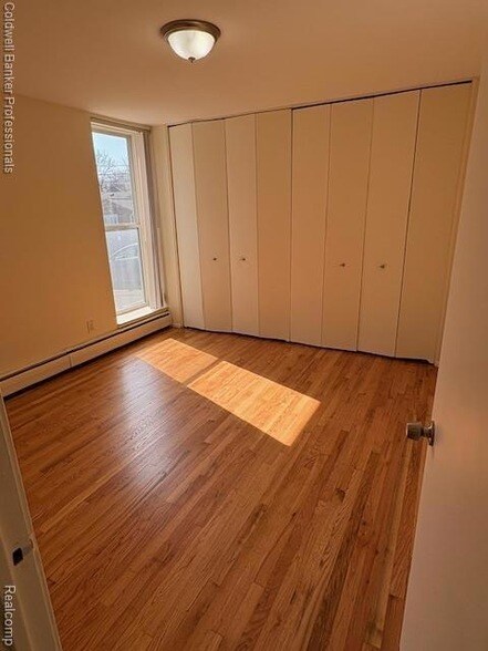 Building Photo - 4190 S Rochester Rd