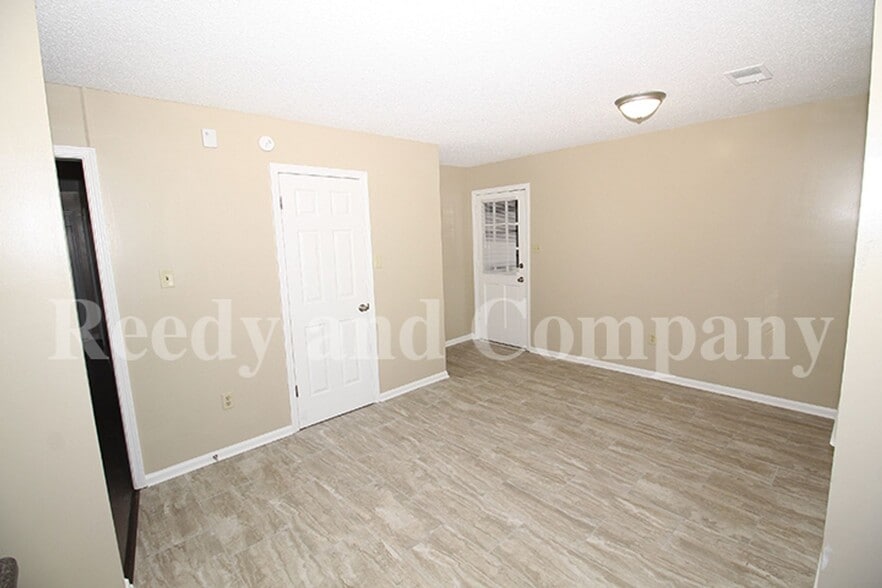 Building Photo - 6761 Blue Spruce Dr