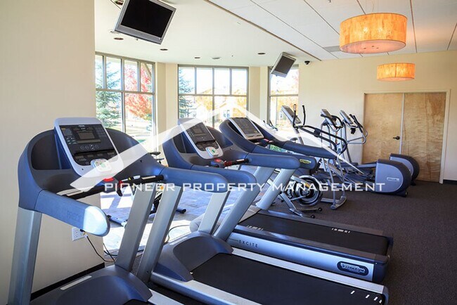 Building Photo - 4 bed, 3.5 bath home in Gold Hill Mesa with AC and 2 Car Garage