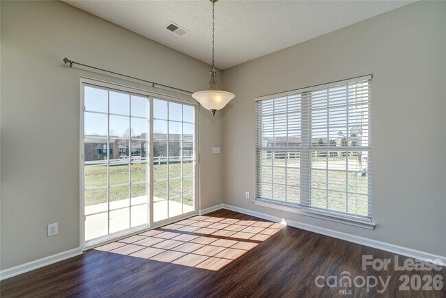 Building Photo - 2034 Wexford Way