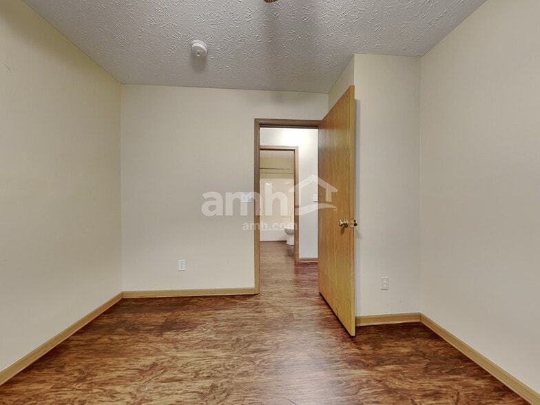 Building Photo - 12 Mynah Dr