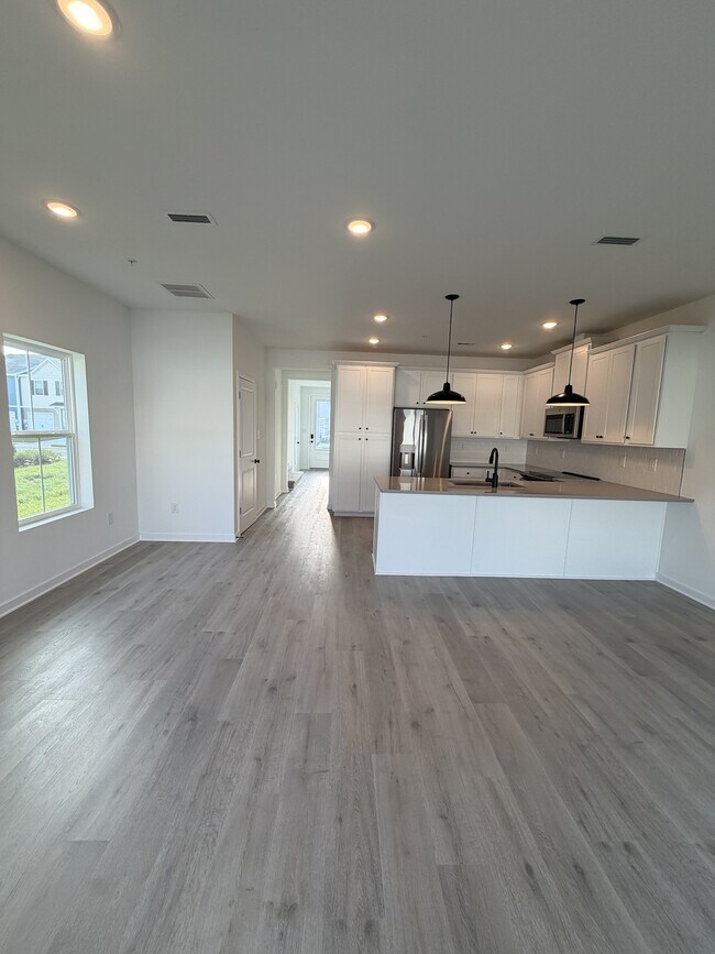Building Photo - 228 Clement Lp