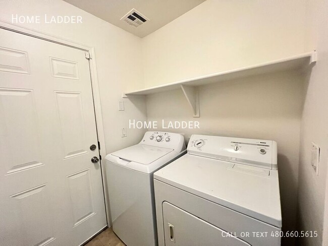 Building Photo - 1318 S Owl Dr