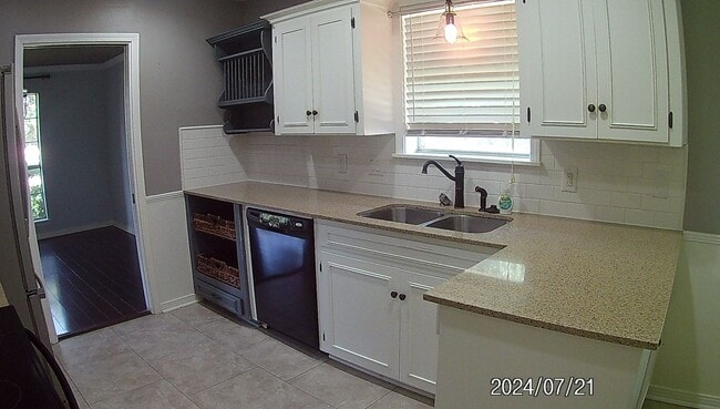 Building Photo - 601 Rock Hollow Dr