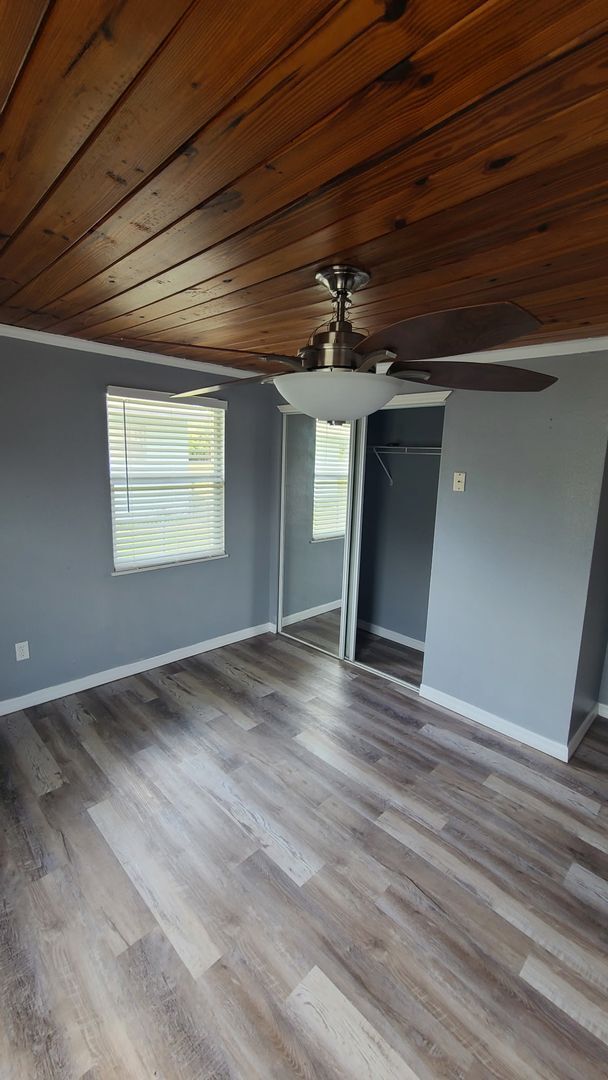 Building Photo - Charming 3 Bedroom 1 Bath Home with Spacious Yard ~ No HOA