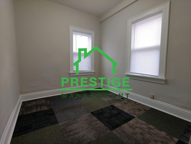 Building Photo - 2 Bedroom Apartment In East Chicago