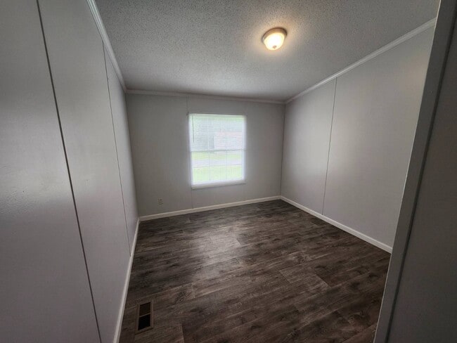 Building Photo - 76 Thompson Cir