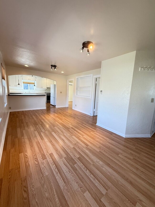 Building Photo - 171 Alida St