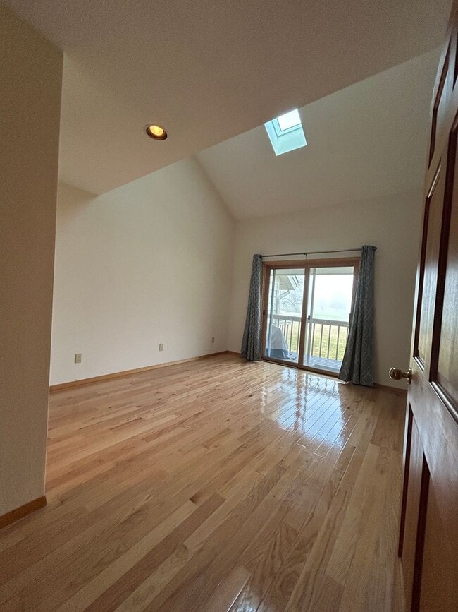 Building Photo - 2 Bedroom with Loft on Private Golf Course, Amazing Views!