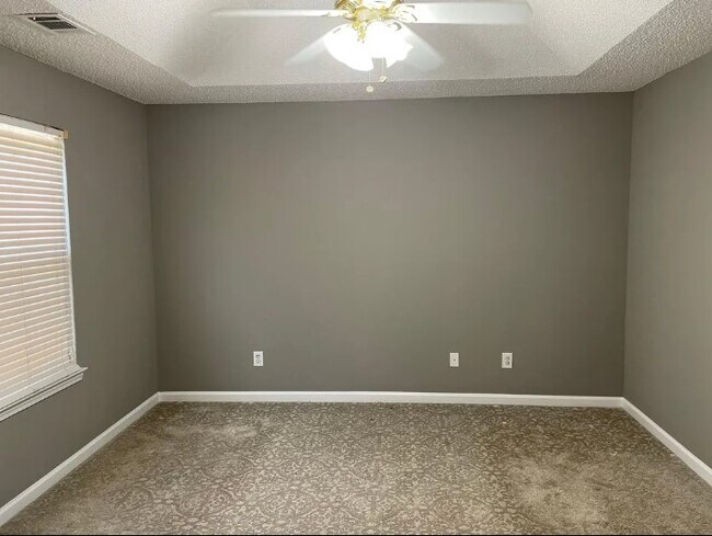 Building Photo - 6201 Cinnamon Ct