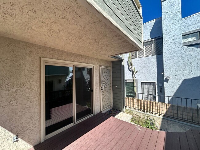 Building Photo - Beautiful 2BD/2.5 BA W/ Attached Garage, AC, and In-Unit Laundry in Pacific Beach!