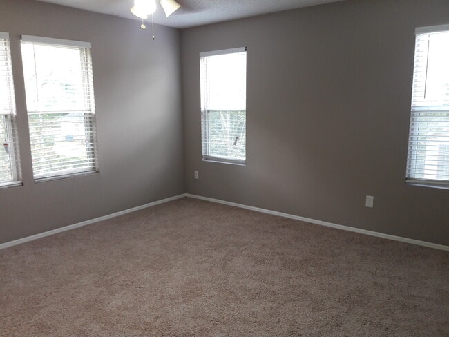 Building Photo - 1569 Foote St NE