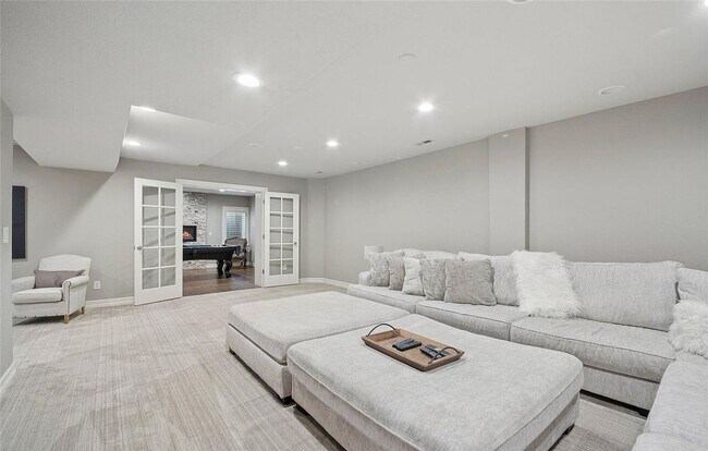 Building Photo - 4443L W Cottonwood Pl