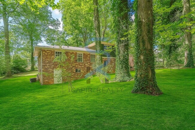 Building Photo - Move in before November 30th and choose your reward: a $250 Amazon Gift Card or a 55 Smart TV!