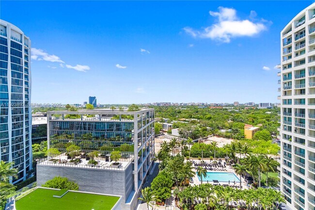 Building Photo - 3400 SW 27th Ave